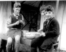 Spuds Peter Brewer, Colin Savage, Colin Blizzard