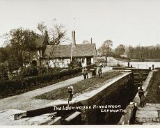 LHG02_0019 Kingswood Lock cottage