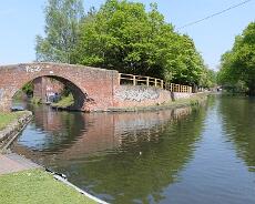 DSC00749 Junction of the Stratford Canal with the Worcester and Birmingham Canal at King's Norton