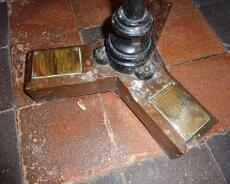 P1000898 Base of memorial candlestick with plaques