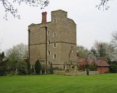 claverdon-leys-5033 Curious tower shaped house at Claverdon Leys near Pinley