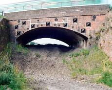 150213_0023 Old Railway bridge over Finwood Road filled when road diverted to go over the M40 - Jul 1992