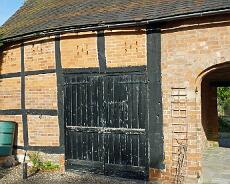 P1020234 Tithe barn before renovation