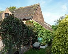 P1020242 Tithe barn before renovation