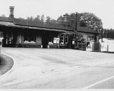 070515_0008 Lapworth Station forecourt