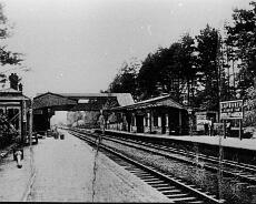 S1109 Lapworth Station, note the sign for Henley-in-Arden branch line