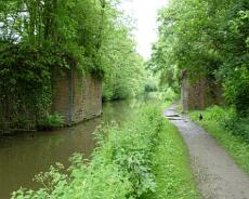 P1020711 Remains of Railway bridge over the canal at Lowsonford