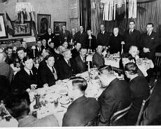 Dinner'30 Rev Pritchard addressing the ex-Servicemen's supper
